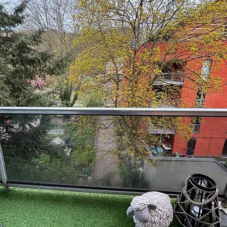 De L'avenue アパート スパ