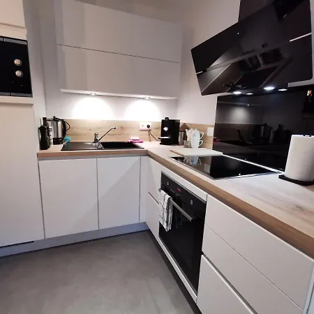 De L'avenue Apartment
